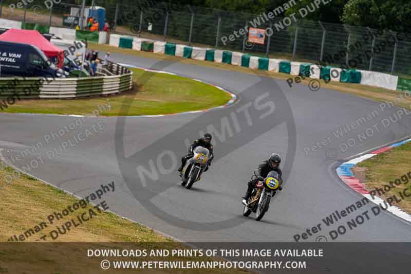 Vintage motorcycle club;eventdigitalimages;mallory park;mallory park trackday photographs;no limits trackdays;peter wileman photography;trackday digital images;trackday photos;vmcc festival 1000 bikes photographs